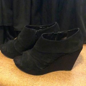 Carlos Santana Wedges